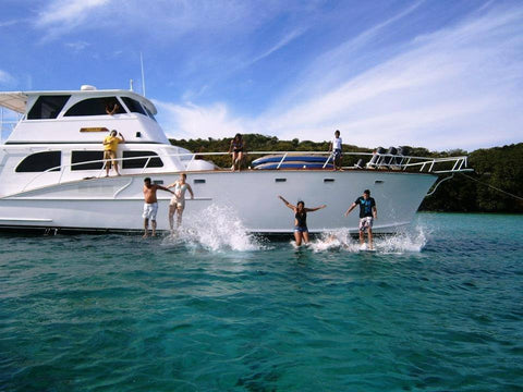 Roatan Private Yacht Charter- 4 Hrs to Snorkel, Jet Ski, Party